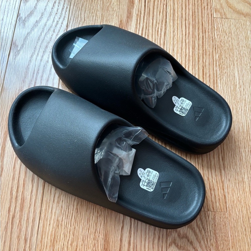 Adidas YZY Black Slides